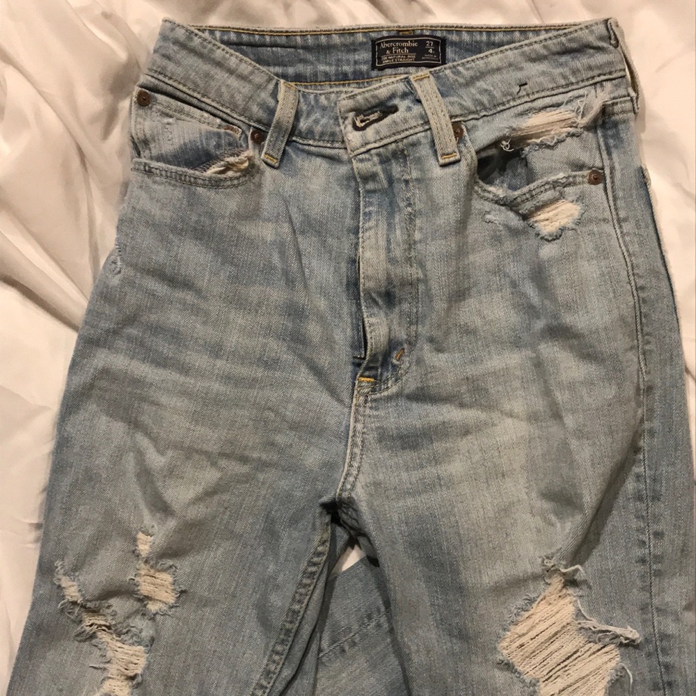 Abercrombie&Fitch High Waisted Distressed Jeans